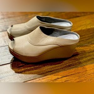 Wind Platform Wedge Mule (Women)
CHOCOLAT BLU